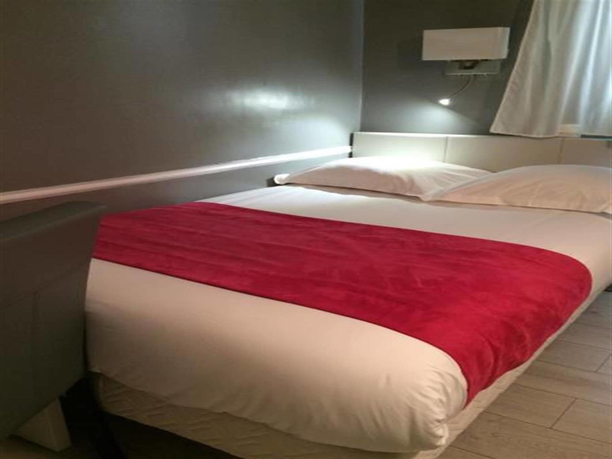 Hotel Avama Prony Παρίσι Εξωτερικό φωτογραφία