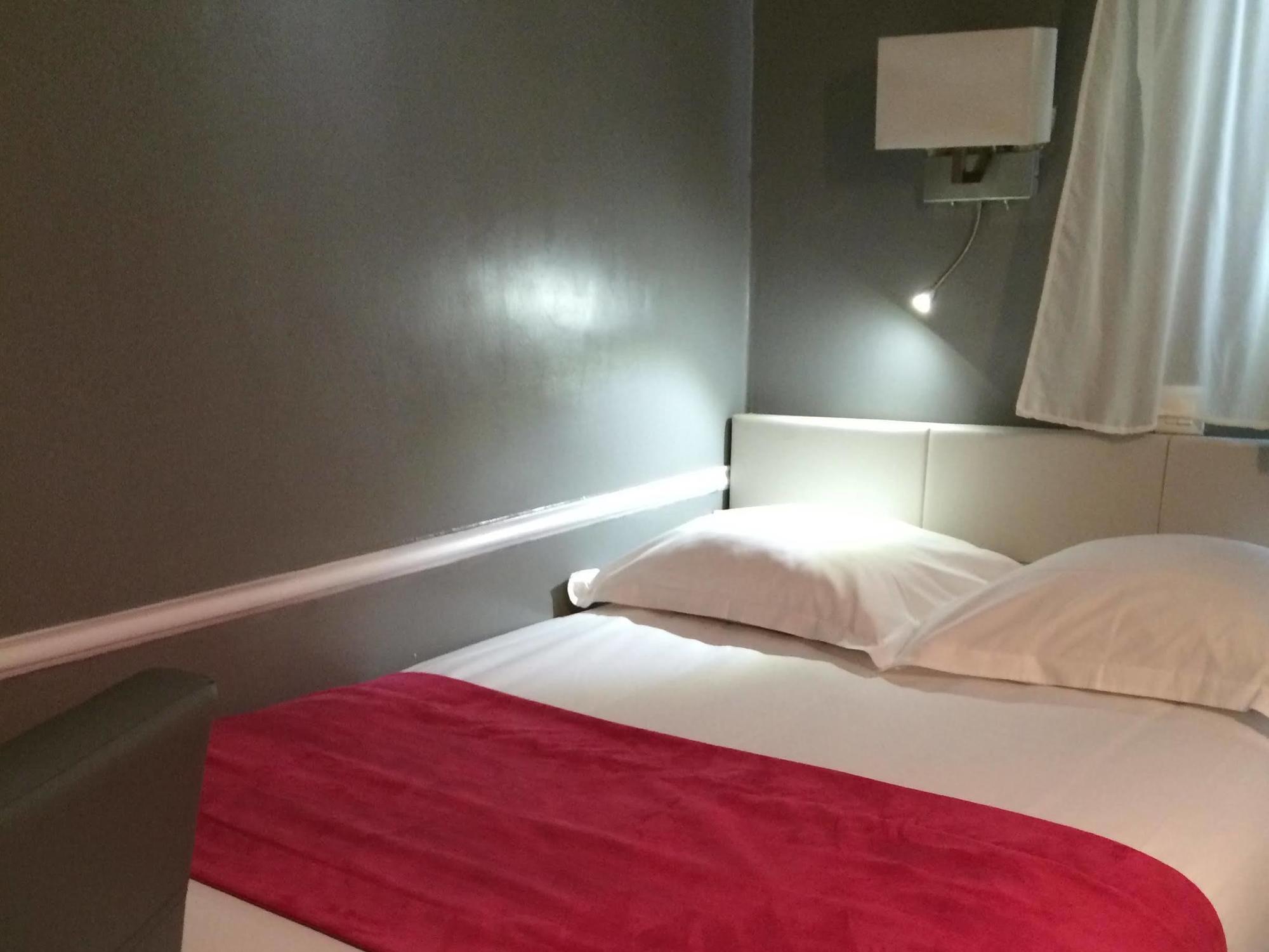 Hotel Avama Prony Παρίσι Εξωτερικό φωτογραφία